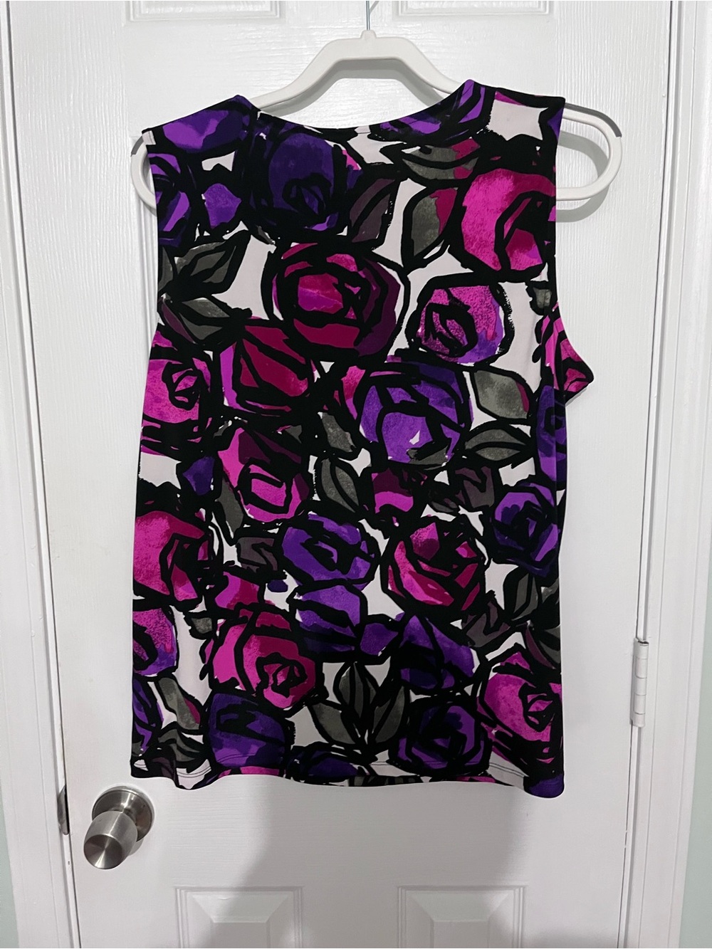 Kasper Floral Sleeveless Camisole in Purple and Fuchsia - Picture 7 of 8